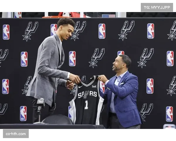 文班亚马后撤步三分开局：马刺11-2完美开场